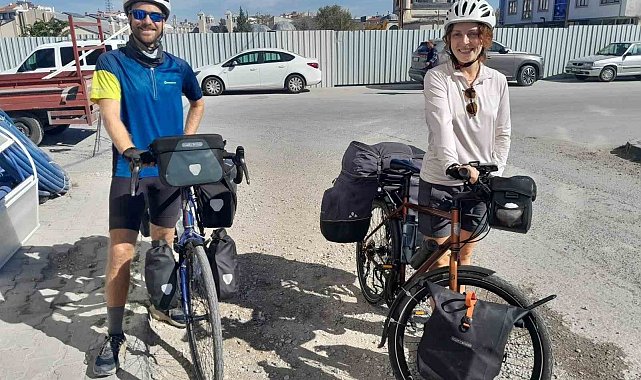 Bisikletle Almanya'dan yola çıkıp, 10 ülkeyi geçip Konya'ya ulaştılar