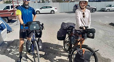 Bisikletle Almanya'dan yola çıkıp, 10 ülkeyi geçip Konya'ya ulaştılar
