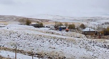 Bitlis'te köyler beyaza büründü