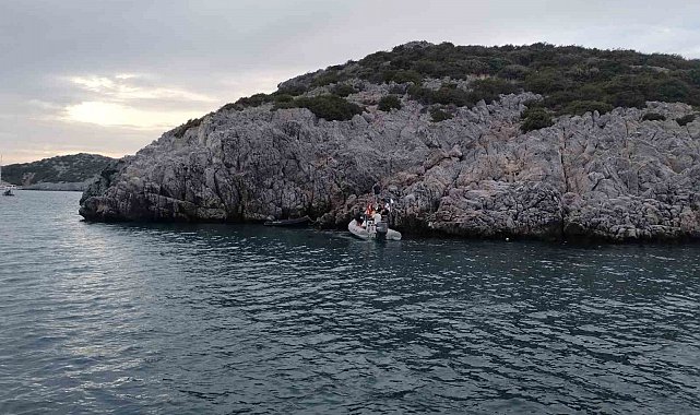 Bodrum'da bot kayalıklara çarptı: 4 yaralı