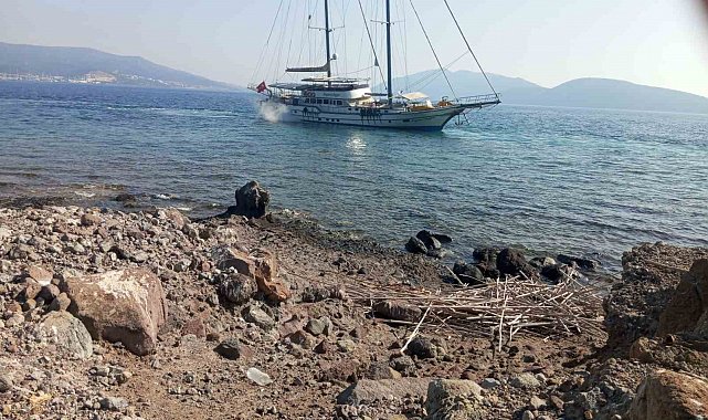 Bodrum'da yelkenli tekne karaya oturdu