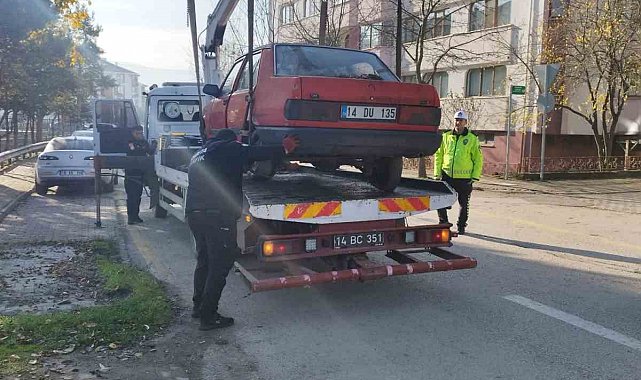 Bolu'da uzun süredir park halindeki hurda araçlar toplanıyor