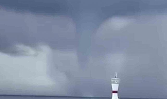 Bozcada açıklarında denizde hortum oluştu