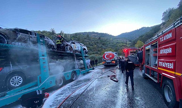 Bozdoğan'da araç yüklü tırda yangın: Araçlar kullanılamaz hale geldi