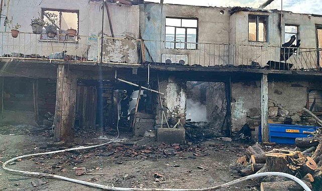 Bozdoğan'da çıkan yangında ev tamamen küle döndü