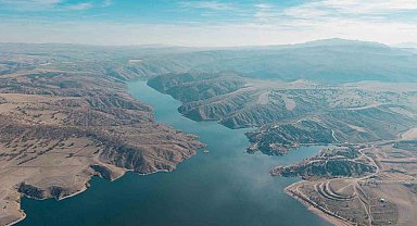 Bozkırın ortasında mest eden mavi