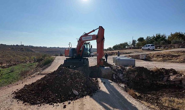 Bozova'da deforme olan yol yenileniyor