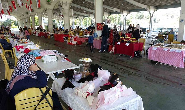 Bu çarşıda sadece kadınların el emekleri satılıyor