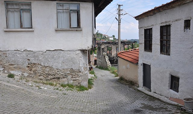 Buldan'ın tarihi 3 sokağı daha turizme kazandırılacak