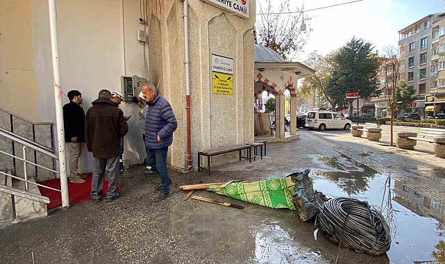 Burdur'da cami minaresinde yangın korkuttu