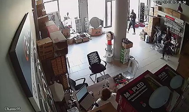 Bursa'da hissedilen deprem anı kameraya yansıdı