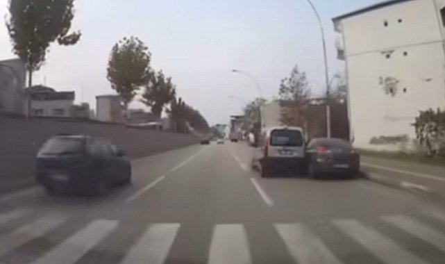 Bursa'da kazalar araç kamerasına yansıdı