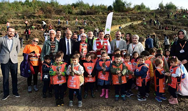 Bursa'da kitaplardan yeşerecek ormana ilk tohumlar bırakıldı