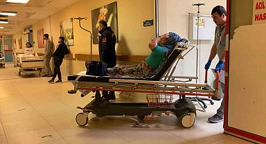 Bursa'da lastiği patlayan otomobil şarampole yuvarlandı