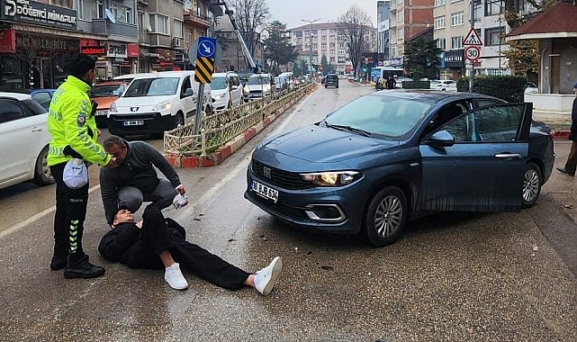 Bursa'da otomobille çarpışan motosiklet sürücüsü yaralandı