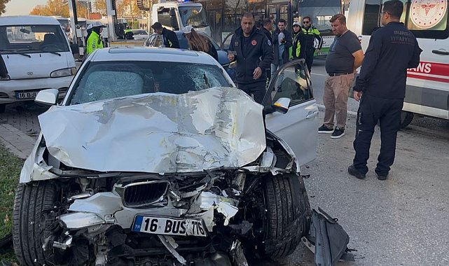 Bursa'da yarış yapan iki otomobil dehşet saçtı: 13 yaralı