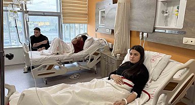 Bursa'da yedikleri midyeden zehirlenen 4 genç hastaneye kaldırıldı
