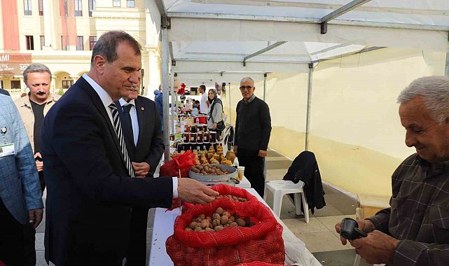 Büyükçekmece'de "Üreticiden Tüketiciye Kışa Merhaba Pazarı" açıldı
