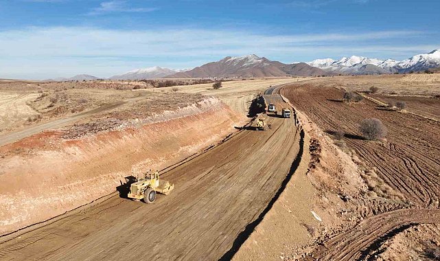 Büyükşehir'den Tomarza'nın kırsal bağlantı yoluna önemli çalışma