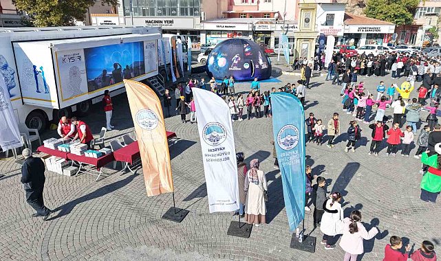 Büyükşehir'in Bilim ve Teknoloji Hizmeti Mobil Dijital Gençlik Merkezinin ilk durağı İncesu oldu