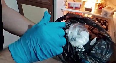 Buzdolabında kokain yakalattı, "İçiciyim" dedi ama tutuklandı