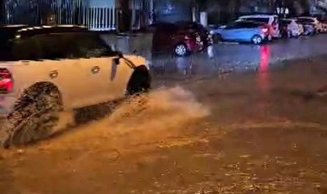 Çanakkale'de cadde ve sokaklar göle döndü