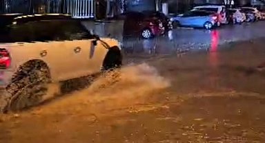 Çanakkale'de cadde ve sokaklar göle döndü