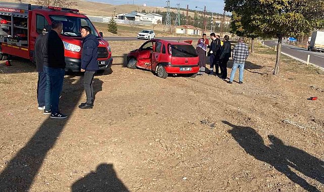 Çankırı'da hafif ticari araç ile otomobil çarpıştı: 1 ölü, 4 yaralı