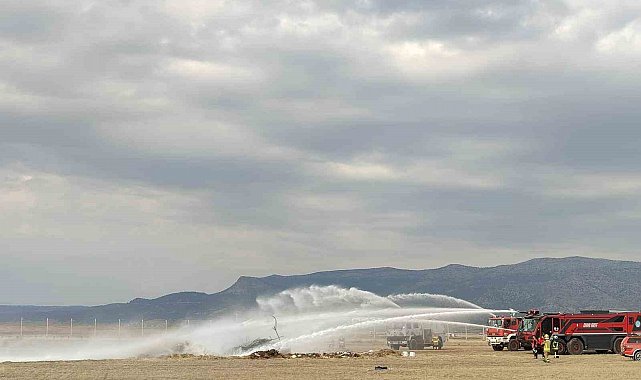 Çardak Havaalanında uçak kaza kırım tatbikatı yapıldı