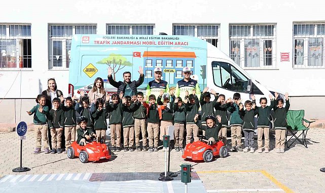 Çatak'ta öğrencilere uygulamalı trafik güvenliği eğitimi