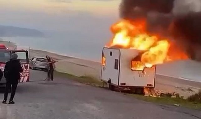 Çatalca'da alevler arasında kalan karavan küle döndü