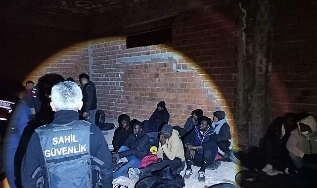 Çeşme'de 27 düzensiz göçmen yakalandı