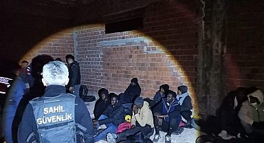 Çeşme'de 27 düzensiz göçmen yakalandı