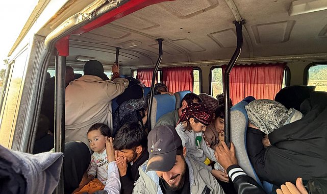 Çeşme'de 40 düzensiz göçmen yakalandı