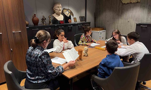 Çocuklar Troya Müzesi'ni ele geçirdi