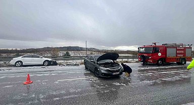 Çorum'da dolu yağışı kazaya neden oldu: 10 yaralı