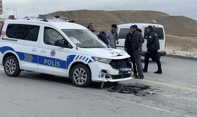 Çorum'da ekip aracı ile hafif ticari araç çarpıştı: 1 polis yaralı