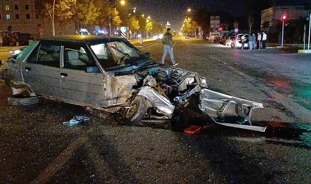 Çorum'da otomobil ile tır çarpıştı: 1 yaralı