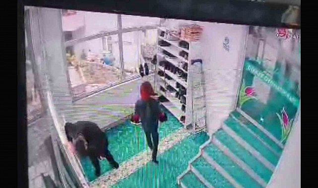Cuma namazı için geldiği camide kalp krizi geçirdi: O anlar kamerada