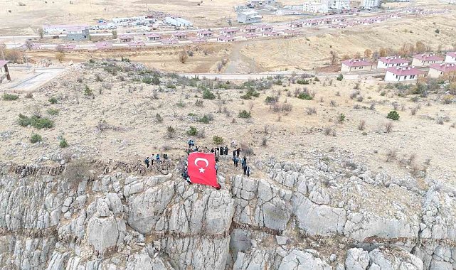 Dağların zirvesinde gençlik buluşması