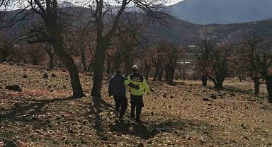 Dağlık alanda kaybolan genci jandarma buldu