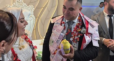 Damada şaka yapıp takı yerine 'ayva' hediye ettiler