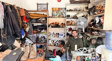 Datça'da 26 yıldır ayakkabı tamirciliği yapıyor