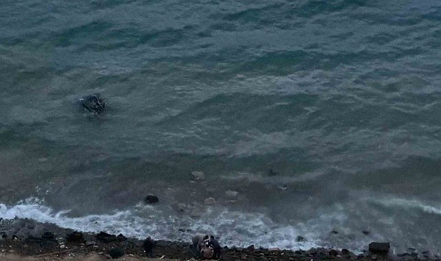 Datça'da virajı alamayan araç denize uçtu: 1 yaralı