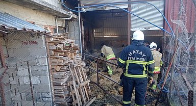 Defne'de samanlık yangını
