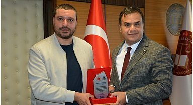 Denetimli serbestlik hizmetlerine destek veren muhtarlara plaket