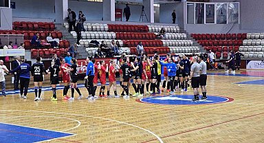 Denizin kızları ilk yarının son maçından galip ayrıldı