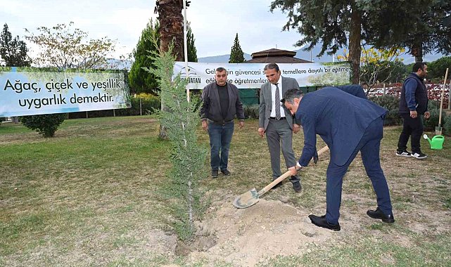 Denizli Milli Eğitim 'Yeşeren Eller Hareketi Fidan Dikme' kampanyası başlattı