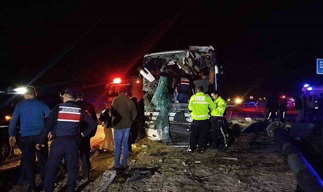 Denizli'de minibüs yolcu otobüsüyle çarpıştı: Yaralılar var