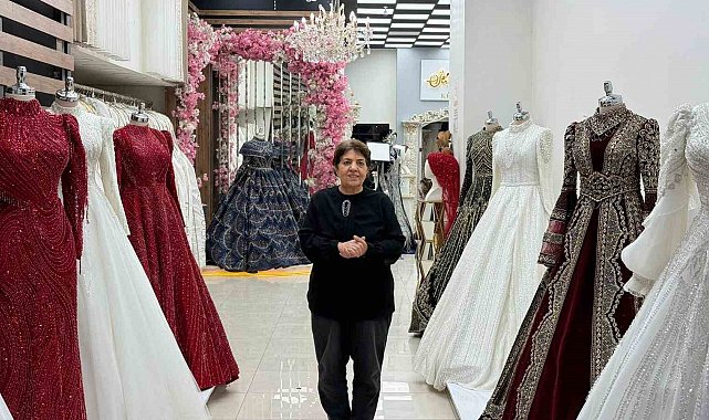 Depremlerde iki iş yeri yıkılan kadın pes etmedi